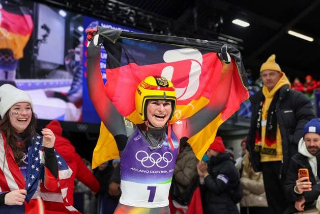 Olympische Winterspiele Milano Cortina 2026 Rennrodeln Einsitzer Frauen am 10.02.2026 im Cortina Sliding Centre in Cortina d™Ampezzo Julia Taubitz ( Deutschland ) gewinnt die Gold Medaille *** Olympic Winter Games Milano Cortina 2026 Luge Single Seater Women on 10 02 2026 at the Cortina Sliding Center in Cortina d™Ampezzo Julia Taubitz Germany wins the gold medal xMSx