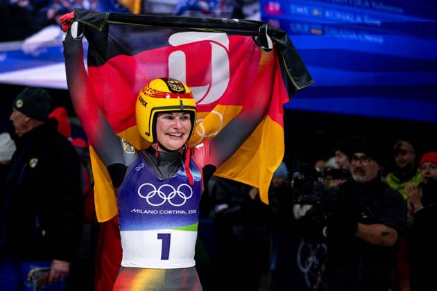 TAUBITZ Julia (Deutschland) jubelt ueber Sieg und Gold Medaille, ITA, Olympische Spiele Milano Cortina 2026, Olympia, Rodeln Frauen Einzel, 10.02.2026 ITA, Olympische Spiele Milano Cortina 2026, Olympia, Rodeln Herren Einzel, 08.02.2026 Cortina d Ampezzo *** TAUBITZ Julia Germany celebrates victory and gold medal, ITA, Olympic Games Milano Cortina 2026, Olympia, Luge Women Individual, 10 02 2026 ITA, Olympic Games Milano Cortina 2026, Olympia, Luge Men Individual, 08 02 2026 Cortina d Ampezzo Copyright: xEibner-Pressefoto Memmlerx EP_MMR