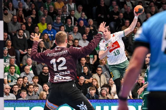 Goeppingen, Germany, 10 02 26 Goalkeeper Kristian Saveras FRISCH AUF Goeppingen and Jakub Sterba GWD Minden in a duel during the Daikin Handball Bundesliga match between FRISCH AUF Goeppingen vs GWD Minden at EWS Arena on February 10, 2026 in Goeppingen, Germany Photo by Harry Langer DeFodi Images Goeppingen, Germany, 10 02 26 Goalkeeper Kristian Saveras FRISCH AUF Goeppingen and Jakub Sterba GWD Minden battle for the ball during the Daikin Handball Bundesliga match between FRISCH AUF Goeppingen vs GWD Minden at EWS Arena on February 10, 2026 in Goeppingen, Germany Photo by Harry Langer DeFodi Images Photo by Harry Langer DeFodi Images