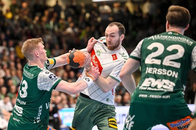Goeppingen, Germany, 10 02 26 Ymir Oern Gislason FRISCH AUF Goeppingen andAlexander Weck GWD Minden battle for the ball during the Daikin Handball Bundesliga match between FRISCH AUF Goeppingen and GWD Minden at EWS Arena on February 10, 2026 in Goeppingen, Germany Photo by Harry Langer DeFodi Images Goeppingen, Germany, 10 02 26 Ymir Oern Gislason FRISCH AUF Goeppingen undAlexander Weck GWD Minden battle for the ball during the Daikin Handball Bundesliga match between FRISCH AUF Goeppingen vs GWD Minden at EWS Arena on February 10, 2026 in Goeppingen, Germany Photo by Harry Langer DeFodi Images Photo by Harry Langer DeFodi Images