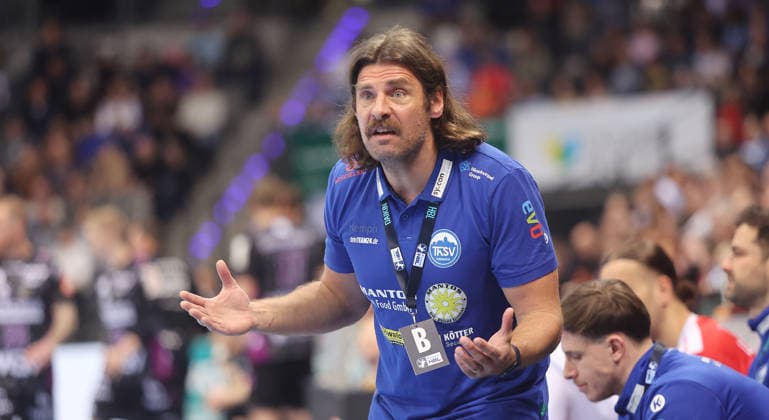 Stuttgart , Handball Daikin Bundesliga TVB Stuttgart vs ThSV Eisenach , Sebastian Hinze coach Eisenach