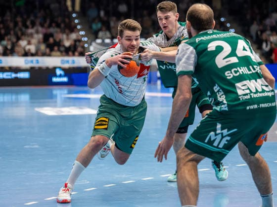 Ian Weber GWD Minden, 13 in duel with Oskar Sunnefeldt Frisch Auf Goeppingen, 27 , Frisch Auf Goeppingen vs GWD Minden, Handball, 1 Bundesliga, Men, Season 2025 2026, 10 02 2026, Frisch Auf Goeppingen vs GWD Minden, Handball, 1 Bundesliga, Men, Season 2025 2026, 10 02 2026 Goeppingen Copyright: xEibner-Pressefoto MichaelxSchmidx EP_MST