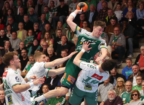 10 22 2026, Germany, Göppingen, Handball DAIKIN HBL, FRISCH AUF Göppingen vs GWD Minden, f l Oskar Sunnefeldt FAG , Jakub Sterba GWD