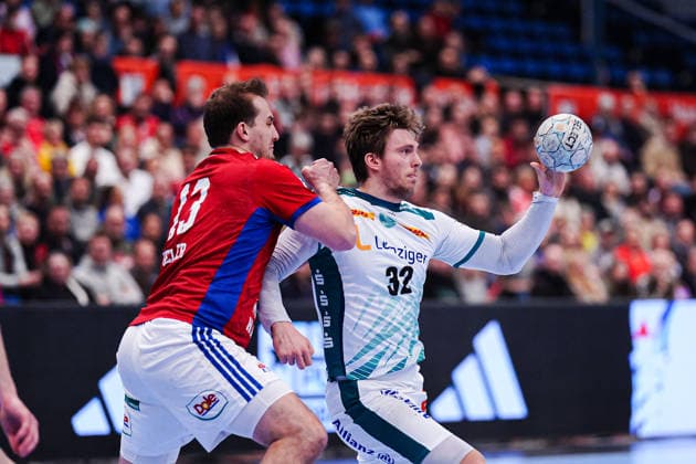 Niklas Weller Handball Sport Verein Hamburg, 13 , Franz Semper SC DHfK Leipzig, 32 GER, Handball Sport Verein Hamburg vs SC DHfK Leipzig, Handball, 1 Bundesliga, Matchday 20, Season 2025 2026, 10 02 2026 GER, Handball Sport Verein Hamburg vs SC DHfK Leipzig, Handball, 1 Bundesliga, Matchday 20, Season 2025 2026, 10 02 2026 Hamburg Copyright: xEibner-Pressefoto MarcelxvonxFehrnx EP_MFN
