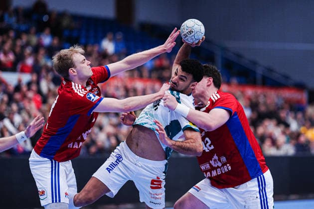Einar Olafsson Handball Sport Verein Hamburg, 23 , Ahmed Moustafa Nasralla SC DHfK Leipzig, 17 , Jan Chirstian Schmidt Handball Sport Verein Hamburg, 42 GER, Handball Sport Verein Hamburg vs SC DHfK Leipzig, Handball, 1 Bundesliga, Matchday 20, Season 2025 2026, 10 02 2026 GER, Handball Sport Verein Hamburg vs SC DHfK Leipzig, Handball, 1 Bundesliga, Matchday 20, Season 2025 2026, 10 02 2026 Hamburg Copyright: xEibner-Pressefoto MarcelxvonxFehrnx EP_MFN