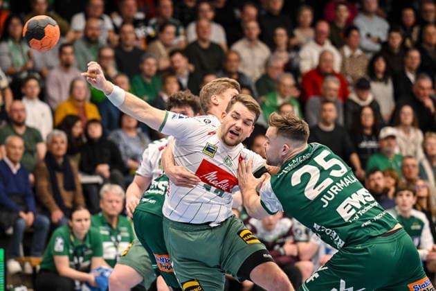 Goeppingen, Germany, 10 02 26 Martin Hanne FRISCH AUF Goeppingen , Ian Weber GWD Minden and Ludvig Jurmala Astroem FRISCH AUF Goeppingen in a duel during the Daikin Handball Bundesliga match between FRISCH AUF Goeppingen vs GWD Minden at EWS Arena on February 10, 2026 in Goeppingen, Germany Photo by Harry Langer DeFodi Images Goeppingen, Germany, 10 02 26 Martin Hanne FRISCH AUF Goeppingen , Ian Weber GWD Minden and Ludvig Jurmala Astroem FRISCH AUF Goeppingen battle for the ball during the Daikin Handball Bundesliga match between FRISCH AUF Goeppingen vs GWD Minden at EWS Arena on February 10, 2026 in Goeppingen, Germany Photo by Harry Langer DeFodi Images Photo by Harry Langer DeFodi Images