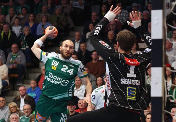 10 22 2026, Germany, Göppingen, Handball DAIKIN HBL, FRISCH AUF Göppingen vs GWD Minden, f l Marcel Schiller FAG , Malte Semisch GWD