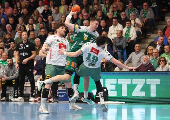 10 22 2026, Germany, Göppingen, Handball DAIKIN HBL, FRISCH AUF Göppingen vs GWD Minden, f l Oskar Sunnefeldt FAG , Jakub Sterba GWD