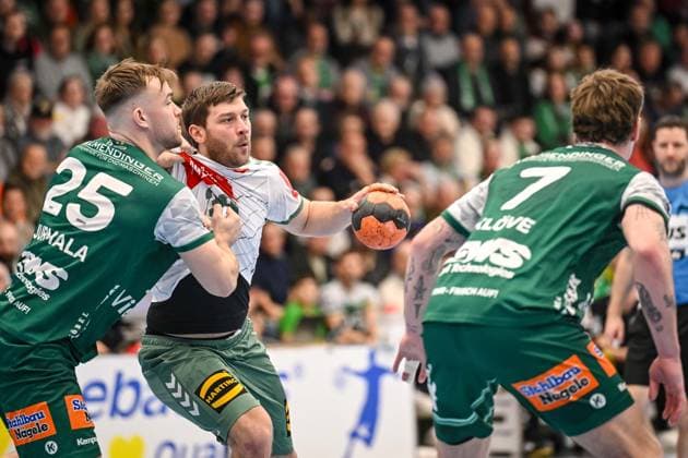Goeppingen, Germany, 10 02 26 Ludvig Jurmala Astroem FRISCH AUF Goeppingen , Malte Donker GWD Minden and Victor Kloeve FRISCH AUF Goeppingen in a duel during the Daikin Handball Bundesliga match between FRISCH AUF Goeppingen vs GWD Minden at EWS Arena on February 10, 2026 in Goeppingen, Germany Photo by Harry Langer DeFodi Images Goeppingen, Germany, 10 02 26 Ludvig Jurmala Astroem FRISCH AUF Goeppingen , Malte Donker GWD Minden and Victor Kloeve FRISCH AUF Goeppingen battle for the ball during the Daikin Handball Bundesliga match between FRISCH AUF Goeppingen vs GWD Minden at EWS Arena on February 10, 2026 in Goeppingen, Germany Photo by Harry Langer DeFodi Images Photo by Harry Langer DeFodi Images