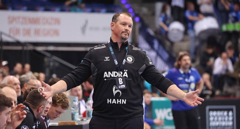 Stuttgart , Handball Daikin Bundesliga TVB Stuttgart vs ThSV Eisenach , Coach Misha Kaufmann TVB