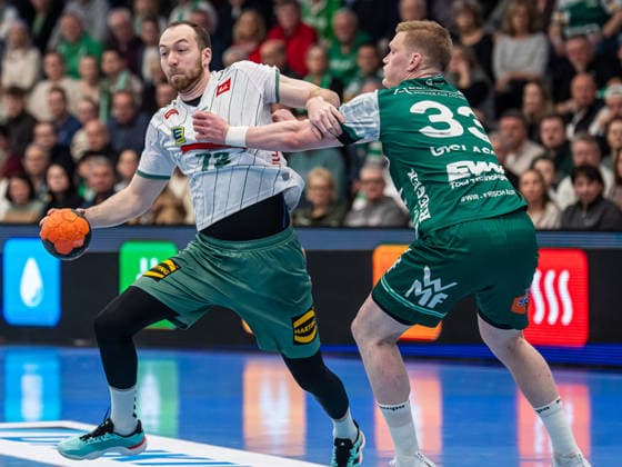 Alexander Weck GWD Minden, 73 in duel with Ymir Oern Gislason Frisch Auf Goeppingen, 33 , Frisch Auf Goeppingen vs GWD Minden, Handball, 1 Bundesliga, Men, Season 2025 2026, 10 02 2026, Frisch Auf Goeppingen vs GWD Minden, Handball, 1 Bundesliga, Men, Season 2025 2026, 10 02 2026 Goeppingen Copyright: xEibner-Pressefoto MichaelxSchmidx EP_MST