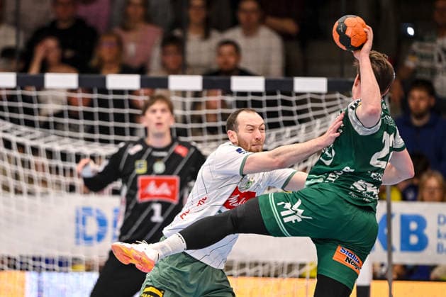 Goeppingen, Germany, 10 02 26 Alexander Weck GWD Minden and Erik Persson FRISCH AUF Goeppingen in a duel during the Daikin Handball Bundesliga match between FRISCH AUF Goeppingen vs GWD Minden at EWS Arena on February 10, 2026 in Goeppingen, Germany Photo by Harry Langer DeFodi Images Goeppingen, Germany, 10 02 26 Alexander Weck GWD Minden and Erik Persson FRISCH AUF Goeppingen battle for the ball during the Daikin Handball Bundesliga match between FRISCH AUF Goeppingen vs GWD Minden at EWS Arena on February 10, 2026 in Goeppingen, Germany Photo by Harry Langer DeFodi Images Photo by Harry Langer DeFodi Images