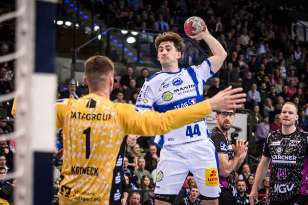 Stephan Seitz ThSV Eisenach, 44 vs. goalkeeper Mateusz Kornecki TVB Stuttgart, 01 GER, TVB Stuttgart ThSV Eisenach, DAIKIN HBL, Handball, Bundesliga, Matchday 20, Season 2025 2026, 09 02 2026 GER, TVB Stuttgart ThSV Eisenach, DAIKIN HBL, Handball, Bundesliga, Matchday 20, Season 2025 2026, 09 02 2026 Stuttgart Copyright: xSandyxDinkelackerx EP_SDR