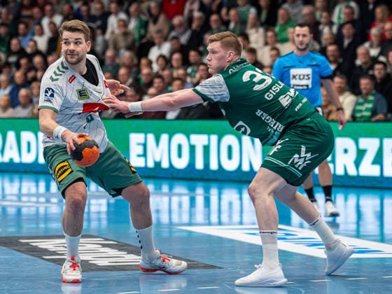 Ian Weber GWD Minden, 13 in duel with Ymir Oern Gislason Frisch Auf Goeppingen, 33 , Frisch Auf Goeppingen vs GWD Minden, Handball, 1 Bundesliga, Men, Season 2025 2026, 10 02 2026, Frisch Auf Goeppingen vs GWD Minden, Handball, 1 Bundesliga, Men, Season 2025 2026, 10 02 2026 Goeppingen Copyright: xEibner-Pressefoto MichaelxSchmidx EP_MST