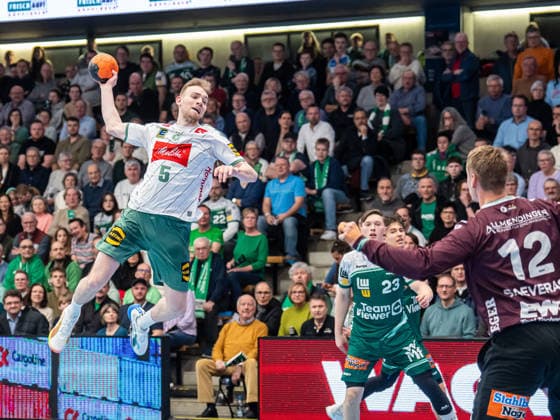 Florian Kranzmann GWD Minden, 05 comes free in front of Kristian Saeveras Frisch Auf Goeppingen, 12 to throw, Frisch Auf Goeppingen vs GWD Minden, Handball, 1 Bundesliga, Men, Season 2025 2026, 10 02 2026, Frisch Auf Goeppingen vs GWD Minden, Handball, 1 Bundesliga, Men, Season 2025 2026, 10 02 2026 Goeppingen Copyright: xEibner-Pressefoto MichaelxSchmidx EP_MST