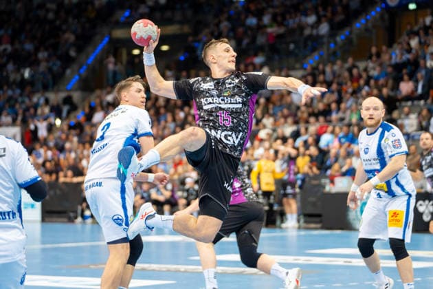 Handball I Men I Season 2025 2026 I Bundesliga I 20 Matchday I TVB Stuttgart ThSV Eisenach I 10 02 2026 Simone Mengon 15, TVB Stuttgart im Wurf Stuttgart Porsche Arena Baden Württemberg Germany Copyright: xLobeca MaxxPetershansx