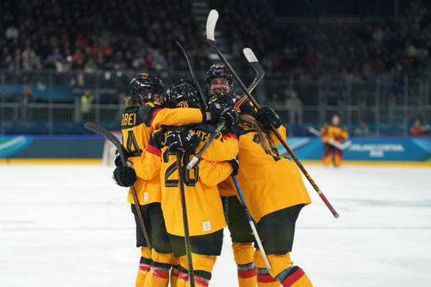 Milano Cortina, 2026 , Winter Olympic Games, Olympische Spiele, Olympia, OS Olympische Winter-Olympische spiele 2026 , Eishockey Frauen, Women s Preliminary Round Italien vs Deutschland , Italy-Germany , Ice hockey, Eishockey Arena Rho Milano, ,Laura Kluge Deutschland , Germany Torjubeln Photocopyright Gladys Chai von der Laage *** Milano Cortina, 2026 , Winter Olympic Games, Winter Olympic Games 2026 , Ice Hockey Women, Women s Preliminary Round Italy vs Germany , Italy Germany , Ice Hockey Arena Rho Milano, ,Laura Kluge Germany , Germany Goal celebration Photocopyright Gladys Chai von der Laage
