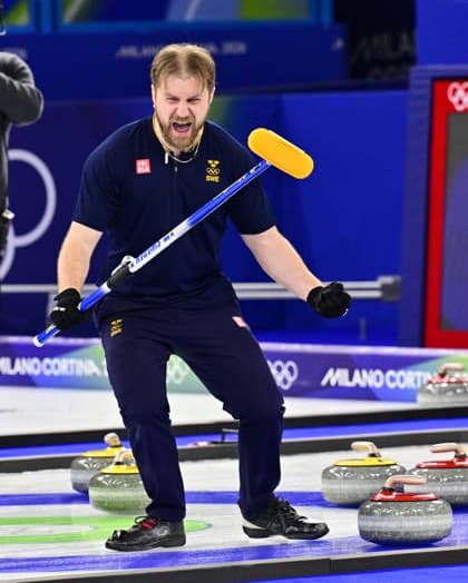 CORTINA, ITALY 20260210 Sweden s Rasmus Wrana roars with joy after winning against the USA in the Olympic mixed curling final in Cortina. *** The image is included in the SPORTS PACKAGE. For others PAYMENT IMAGE ** CORTINA ITALY x10030x *** CORTINA, ITALY 20260210 Sweden s Rasmus Wrana roars with joy after winning against the USA in the Olympic mixed curling final in Cortina The image is included in the SPORTS PACKAGE For others PAYMENT IMAGE CORTINA ITALY x10030x  Copyright: xJonasxEkströmer TTx 2026 OLYMPICS MIXED CURLING FINAL