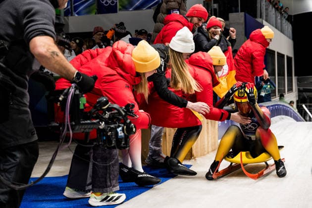 CORTINA, ITALY - FEBRUARY 10: Julia Taubitz (Germany) cheers while being celebrated by her teammates after winning Gold during the Luge Women s Singles at the Milano Cortina 2026 Olympics at Cortina Sliding Centre on day 4 of the Milano Cortina 2026 Olympics on February 10, 2026 in Cortina, Italy. Editorial use only. Venezia Italy Copyright: xSteffiexWunderlx