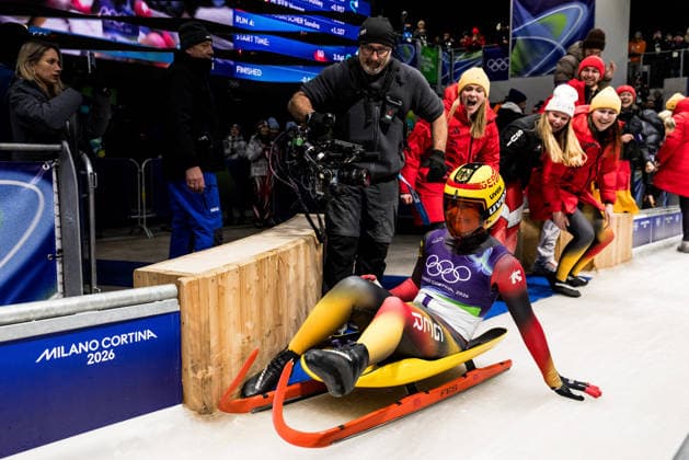 CORTINA, ITALY - FEBRUARY 10: Julia Taubitz (Germany) cheers while being celebrated by her teammates after winning Goldxx during the Luge Women s Singles at the Milano Cortina 2026 Olympics at Cortina Sliding Centre on day 4 of the Milano Cortina 2026 Olympics on February 10, 2026 in Cortina, Italy. Editorial use only. Venezia Italy Copyright: xSteffiexWunderlx