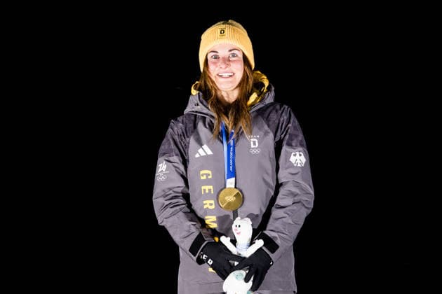 CORTINA, ITALY - FEBRUARY 10: Gold medalist Julia Taubitz (Germany) during the medal ceremony of the Luge Women s Singles at the Milano Cortina 2026 Olympics at Cortina Sliding Centre on day 4 of the Milano Cortina 2026 Olympics on February 10, 2026 in Cortina, Italy. Editorial use only. Venezia Italy Copyright: xSteffiexWunderlx