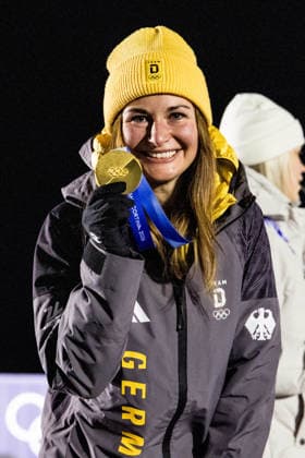 CORTINA, ITALY - FEBRUARY 10: Gold medalist Julia Taubitz (Germany) during the medal ceremony of the Luge Women s Singles at the Milano Cortina 2026 Olympics at Cortina Sliding Centre on day 4 of the Milano Cortina 2026 Olympics on February 10, 2026 in Cortina, Italy. Editorial use only. Venezia Italy Copyright: xSteffiexWunderlx