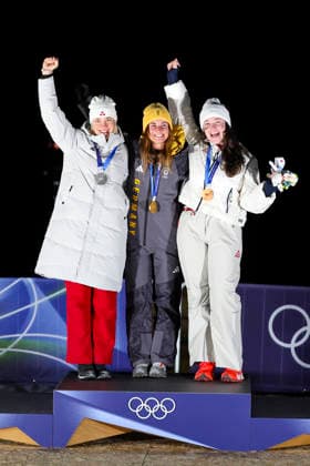 OLYMPICS - Winter Olympic Games, Olympische Spiele, Olympia, OS Milano Cortina 2026 CORTINA D AMPEZZO,ITALY,10.FEB.26 - OLYMPICS, LUGE - Winter Olympic Games Milano Cortina 2026, women, singles, medal ceremony. Image shows the rejoicing of Elina Bota (LAT), Julia Taubitz (GER) and Ashley Farquharson (USA). Keywords: medal.  GEPAxpictures xMaticxKlansek