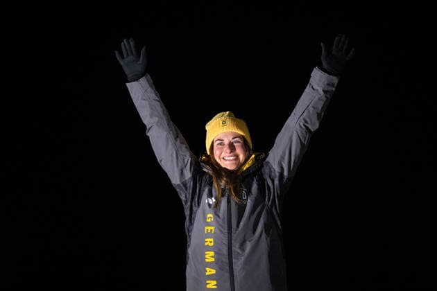 TAUBITZ Julia (Deutschland) jubelt auf dem Podium bei der Siegerehrung ueber Sieg und Gold Medaille, ITA, Olympische Spiele Milano Cortina 2026, Olympia, Rodeln Frauen Einzel, 10.02.2026 ITA, Olympische Spiele Milano Cortina 2026, Olympia, Rodeln Frauen Einzel, 10.02.2026 Cortina d Ampezzo *** TAUBITZ Julia Germany celebrates victory and gold medal on the podium at the award ceremony, ITA, Olympic Games Milano Cortina 2026, Olympia, Luge Women Individual, 10 02 2026 ITA, Olympic Games Milano Cortina 2026, Olympia, Luge Women Individual, 10 02 2026 Cortina d Ampezzo Copyright: xEibner-Pressefoto Memmlerx EP_MMR