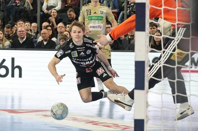 10 02 2026 Handball 1 Bundesliga DAIKIN HBL Season 2025 2026 20 Matchday HC Erlangen Metropolregion Nürnberg HCE TSV Hannover Burgdorf Die Recken DaMa xdaxmax Christopher Bissel 21, HC Erlangen HCE