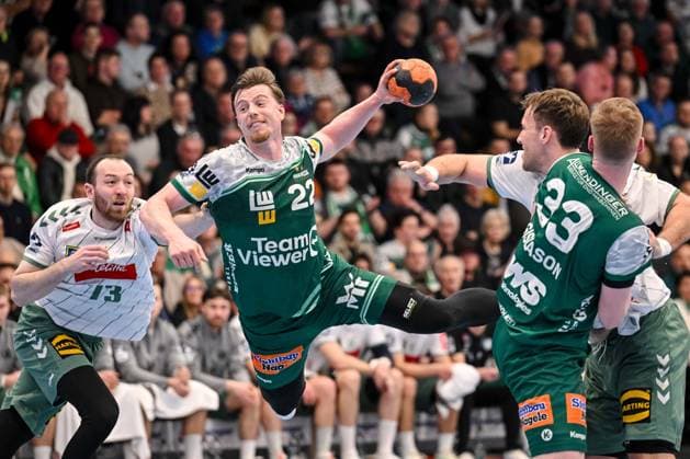 Goeppingen, Germany, 10 02 26 Alexander Weck GWD Minden and Erik Persson FRISCH AUF Goeppingen in a duel during the Daikin Handball Bundesliga match between FRISCH AUF Goeppingen vs GWD Minden at EWS Arena on February 10, 2026 in Goeppingen, Germany Photo by Harry Langer DeFodi Images Goeppingen, Germany, 10 02 26 Alexander Weck GWD Minden and Erik Persson FRISCH AUF Goeppingen battle for the ball during the Daikin Handball Bundesliga match between FRISCH AUF Goeppingen vs GWD Minden at EWS Arena on February 10, 2026 in Goeppingen, Germany Photo by Harry Langer DeFodi Images Photo by Harry Langer DeFodi Images