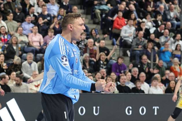 10 02 2026 Handball 1 Bundesliga DAIKIN HBL Season 2025 2026 20 Matchday HC Erlangen Metropolregion Nuremberg HCE TSV Hannover Burgdorf Die Recken DaMa xdaxmax Jubel Freude Dario Quenstedt 1, HC Erlangen HCE clenches fists Fists