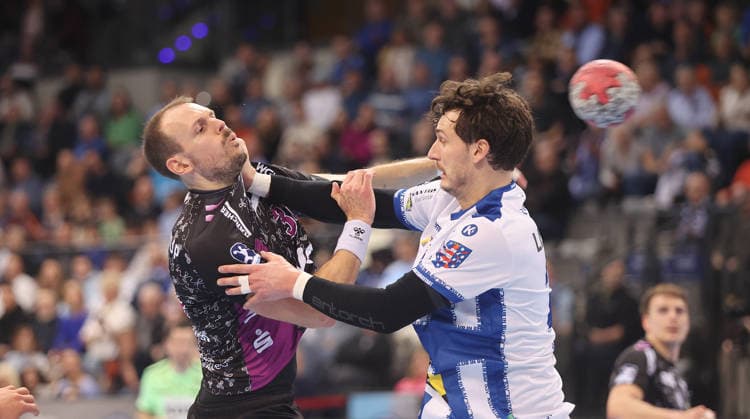 Stuttgart , Handball Daikin Bundesliga TVB Stuttgart vs ThSV Eisenach , from left Kai Häfner TVB Philipp Meyer Eisenach