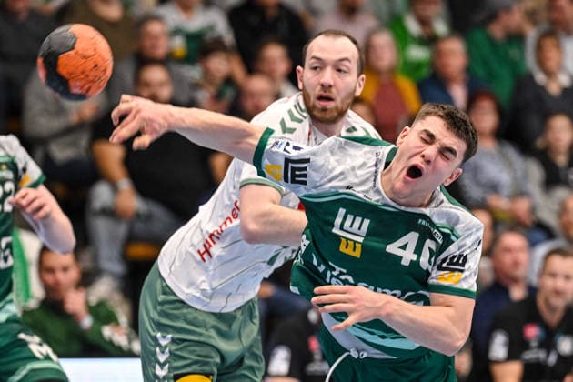 Goeppingen, Germany, 10 02 26 Alexander Weck GWD Minden and Elias Newel FRISCH AUF Goeppingen in a duel during the Daikin Handball Bundesliga match between FRISCH AUF Goeppingen vs GWD Minden at EWS Arena on February 10, 2026 in Goeppingen, Germany Photo by Harry Langer DeFodi Images Goeppingen, Germany, 10 02 26 Alexander Weck GWD Minden and Elias Newel FRISCH AUF Goeppingen battle for the ball during the Daikin Handball Bundesliga match between FRISCH AUF Goeppingen vs GWD Minden at EWS Arena on February 10, 2026 in Goeppingen, Germany Photo by Harry Langer DeFodi Images Photo by Harry Langer DeFodi Images
