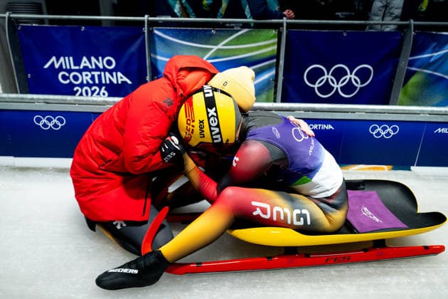 TAUBITZ Julia (Deutschland) jubelt im Ziel mit FRAEBEL Merle Malou (Deutschland) ueber Sieg und Gold Medaille, ITA, Olympische Spiele Milano Cortina 2026, Olympia, Rodeln Frauen Einzel, 10.02.2026 ITA, Olympische Spiele Milano Cortina 2026, Olympia, Rodeln Frauen Einzel, 10.02.2026 Cortina d Ampezzo *** TAUBITZ Julia Germany cheers at the finish with FRAEBEL Merle Malou Germany about victory and gold medal, ITA, Olympic Games Milano Cortina 2026, Olympia, Luge Women Individual, 10 02 2026 ITA, Olympic Games Milano Cortina 2026, Olympia, Luge Women Individual, 10 02 2026 Cortina d Ampezzo Copyright: xEibner-Pressefoto Memmlerx EP_MMR