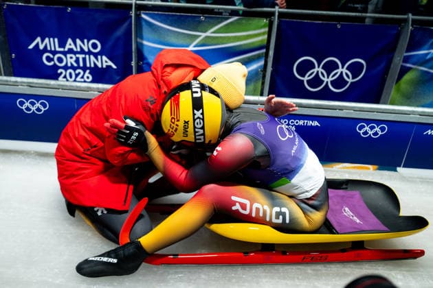 TAUBITZ Julia (Deutschland) jubelt im Ziel mit FRAEBEL Merle Malou (Deutschland) ueber Sieg und Gold Medaille, ITA, Olympische Spiele Milano Cortina 2026, Olympia, Rodeln Frauen Einzel, 10.02.2026 ITA, Olympische Spiele Milano Cortina 2026, Olympia, Rodeln Frauen Einzel, 10.02.2026 Cortina d Ampezzo *** TAUBITZ Julia Germany cheers at the finish with FRAEBEL Merle Malou Germany about victory and gold medal, ITA, Olympic Games Milano Cortina 2026, Olympia, Luge Women Individual, 10 02 2026 ITA, Olympic Games Milano Cortina 2026, Olympia, Luge Women Individual, 10 02 2026 Cortina d Ampezzo Copyright: xEibner-Pressefoto Memmlerx EP_MMR