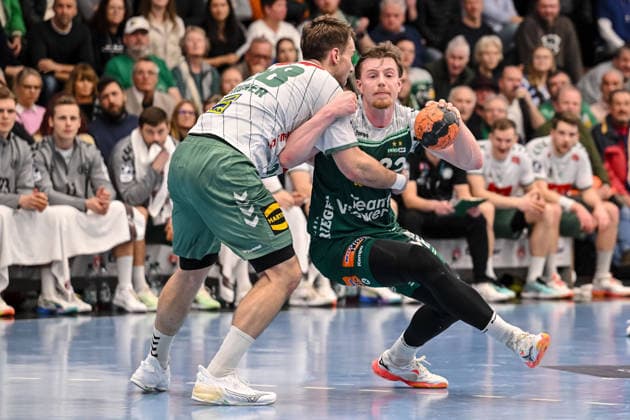 Goeppingen, Germany, 10 02 26 Tom Bergner GWD Minden and Erik Persson FRISCH AUF Goeppingen battle for the ball during the Daikin Handball Bundesliga match between FRISCH AUF Goeppingen vs GWD Minden at EWS Arena on February 10, 2026 in Goeppingen, Germany Photo by Harry Langer DeFodi Images Goeppingen, Germany, 10 02 26 Tom Bergner GWD Minden and Erik Persson FRISCH AUF Goeppingen battle for the ball during the Daikin Handball Bundesliga match between FRISCH AUF Goeppingen vs GWD Minden at EWS Arena on February 10, 2026 in Goeppingen, Germany Photo by Harry Langer DeFodi Images Photo by Harry Langer DeFodi Images