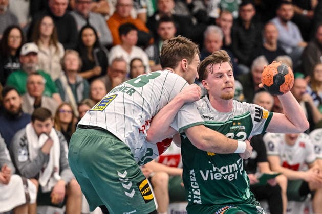 Goeppingen, Germany, 10 02 26 Tom Bergner GWD Minden and Erik Persson FRISCH AUF Goeppingen battle for the ball during the Daikin Handball Bundesliga match between FRISCH AUF Goeppingen vs GWD Minden at EWS Arena on February 10, 2026 in Goeppingen, Germany Photo by Harry Langer DeFodi Images Goeppingen, Germany, 10 02 26 Tom Bergner GWD Minden and Erik Persson FRISCH AUF Goeppingen battle for the ball during the Daikin Handball Bundesliga match between FRISCH AUF Goeppingen vs GWD Minden at EWS Arena on February 10, 2026 in Goeppingen, Germany Photo by Harry Langer DeFodi Images Photo by Harry Langer DeFodi Images