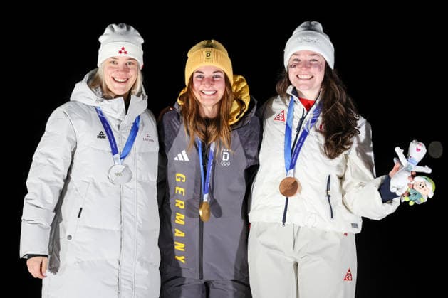 OLYMPICS - Winter Olympic Games, Olympische Spiele, Olympia, OS Milano Cortina 2026 CORTINA D AMPEZZO,ITALY,10.FEB.26 - OLYMPICS, LUGE - Winter Olympic Games Milano Cortina 2026, women, singles, run 3 and 4, medal ceremony. Image shows the rejoicing of Elina Bota (LAT), Julia Taubitz (GER) and Ashley Farquharson (USA). Keywords: medal.  GEPAxpictures xMaticxKlansek