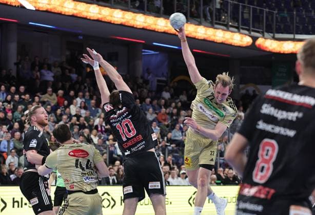 10 02 2026 Handball 1 Bundesliga DAIKIN HBL Season 2025 2026 20 Matchday HC Erlangen Metropolregion Nürnberg HCE TSV Hannover Burgdorf Die Recken DaMa xdaxmax Florian Scheerer 10, HC Erlangen HCE Marian Michalczik 22, TSV Hannover Burgdorf