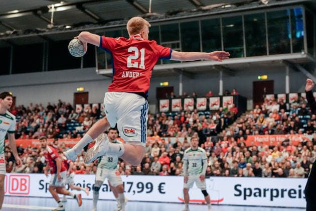Germany Handball Bundesliga, DAIKIN HBL 2025 26, 20 Matchday Handball Sport Verein Hamburg vs SC DHfK Leipzig Sporthalle Hamburg Hamburg Frederik Bo Andersen HSV Hamburg, 21 , Franz Semper SC DHfK Leipzig, 32 , Luka Rogan SC DHfK Leipzig, 33 Copyright: xStefanxTrochax