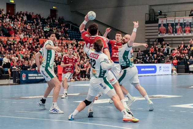 Germany Handball Bundesliga, DAIKIN HBL 2025 26, 20 Matchday Handball Sport Verein Hamburg vs SC DHfK Leipzig Sporthalle Hamburg Hamburg Oliver Norlyk HSV Hamburg, 5 , Dean Bombac SC DHfK Leipzig, 67 , Moritz Preuss SC DHfK Leipzig, 24 , Franz Semper SC DHfK Leipzig, 32 , Jan Schmidt HSV Hamburg, 42 , Nicolaj Jörgensen HSV Hamburg, 11 Copyright: xStefanxTrochax