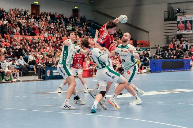 Germany Handball Bundesliga, DAIKIN HBL 2025 26, 20 Matchday Handball Sport Verein Hamburg vs SC DHfK Leipzig Sporthalle Hamburg Hamburg Oliver Norlyk HSV Hamburg, 5 , Dean Bombac SC DHfK Leipzig, 67 , Moritz Preuss SC DHfK Leipzig, 24 , Franz Semper SC DHfK Leipzig, 32 , Jan Schmidt HSV Hamburg, 42 , Nicolaj Jörgensen HSV Hamburg, 11 Copyright: xStefanxTrochax