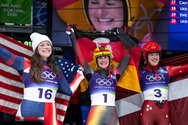 TAUBITZ Julia (Deutschland) jubelt im Ziel ueber Sieg und Gold Medaille, daneben FARQUHARSON Ashley (USA), BOTA Elina (Lettland), ITA, Olympische Spiele Milano Cortina 2026, Olympia, Rodeln Frauen Einzel, 10.02.2026 ITA, Olympische Spiele Milano Cortina 2026, Olympia, Rodeln Frauen Einzel, 10.02.2026 Cortina d Ampezzo *** TAUBITZ Julia Germany celebrates victory and gold medal at the finish line, next to her FARQUHARSON Ashley USA , BOTA Elina Latvia , ITA, Olympic Games Milano Cortina 2026, Olympia, Luge Women Individual, 10 02 2026 ITA, Olympic Games Milano Cortina 2026, Olympia, Luge Women Individual, 10 02 2026 Cortina d Ampezzo Copyright: xEibner-Pressefoto Memmlerx EP_MMR