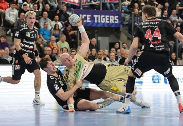 10 02 2026 Handball 1 Bundesliga DAIKIN HBL Season 2025 2026 20 Matchday HC Erlangen Metropolregion Nürnberg HCE TSV Hannover Burgdorf Die Recken DaMa xdaxmax Florian Scheerer 10, HC Erlangen HCE Justus Fischer 54, TSV Hannover Burgdorf Christoph Steinert 44, HC Erlangen HCE
