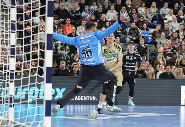10 02 2026 Handball 1 Bundesliga DAIKIN HBL Season 2025 2026 20 Matchday HC Erlangen Metropolregion Nürnberg HCE TSV Hannover Burgdorf Die Recken DaMa xdaxmax Khalifa Ghedbane 96, HC Erlangen HCE Marius Steinhauser 19, TSV Hannover Burgdorf