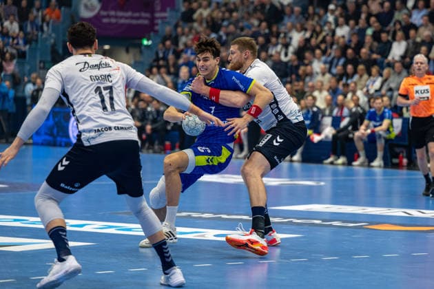 Daikin Handball Bundesliga, VfL Gummersbach SG Flensburg Handewitt, 10 02 2026 Marko Grgi SG Flensburg Handewitt, 17 , Julian Köster VfL Gummersbach, 7 , Blaž Blagotinöek SG Flensburg Handewitt, 43 , Daikin Handball Bundesliga, VfL Gummersbach SG Flensburg Handewitt, 10 02 2026 Copyright: xBEAUTIFULxSPORTS Erlhofx