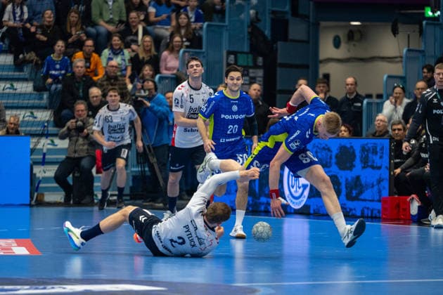 Daikin Handball Bundesliga, VfL Gummersbach SG Flensburg Handewitt, 10 02 2026 Simon Pytlick SG Flensburg Handewitt, 2 , on the floor Niclas Kirkeløkke SG Flensburg Handewitt, 5 , Ludvig Hallbäck VfL Gummersbach, 20 , Ellidi Vidarsson VfL Gummersbach, 4 , Daikin Handball Bundesliga, VfL Gummersbach SG Flensburg Handewitt, 10 02 2026 Copyright: xBEAUTIFULxSPORTS Erlhofx