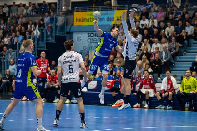 Daikin Handball Bundesliga, VfL Gummersbach SG Flensburg Handewitt, 10 02 2026 Ellidi Vidarsson VfL Gummersbach, 4 , Niclas Kirkeløkke SG Flensburg Handewitt, 5 , Miro Schluroff VfL Gummersbach, 15 , Simon Pytlick SG Flensburg Handewitt, 2 , Daikin Handball Bundesliga, VfL Gummersbach SG Flensburg Handewitt, 10 02 2026 Copyright: xBEAUTIFULxSPORTS Erlhofx