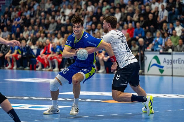 Daikin Handball Bundesliga, VfL Gummersbach SG Flensburg Handewitt, 10 02 2026 Julian Köster VfL Gummersbach, 7 , Johannes Golla SG Flensburg Handewitt, 4 , Daikin Handball Bundesliga, VfL Gummersbach SG Flensburg Handewitt, 10 02 2026 Copyright: xBEAUTIFULxSPORTS Erlhofx