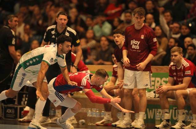 Photo Casper MORTENSEN HSV is fouled by Ahmed Mustafa NASRALLA Handball Men 1 Bundesliga on Tue 10 02 2026 HSV Handball SC DHFK Leipzig